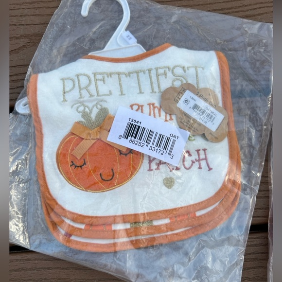 Baby Essentials Pumpkin Baby Bib Halloween Adorable Pumpkin Socks - Picture 2 of 6